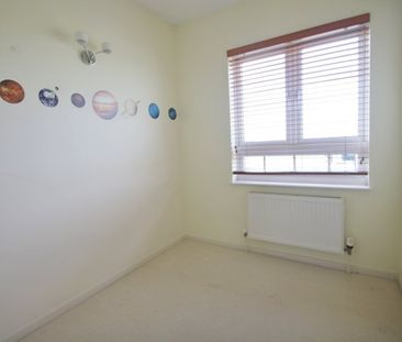 Elvedon Road, Feltham,TW13 - Photo 3