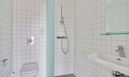 Skøn 1-værelses lejlighed med central placering tæt på indkøb og offentlig transport! - Photo 3