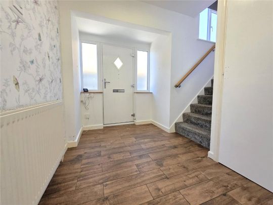 3 bed semi-detached house to rent in Bull Lane, Rayleigh, SS6 - Photo 1