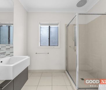 Prime Family Home - Walk to Riverdale Shopping Centre - Photo 5