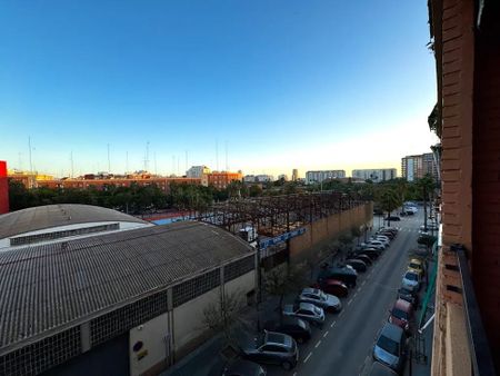 Carrer de la Noguera, Valencia, Valencian Community 46023 - Photo 5