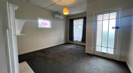 Sitting pretty! - Photo 3