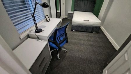 1 bedroom in a house share to rent - Photo 4