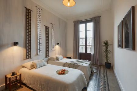 Carrer de Villarroel, Barcelona, Catalonia 08011 - Photo 2