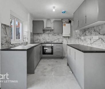 3 bedroom semi-detached house to rent - Photo 4