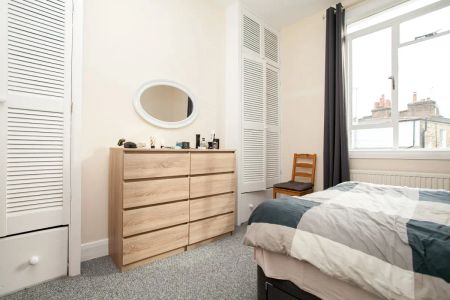 1 bedroom flat in De Beauvoir - Photo 2