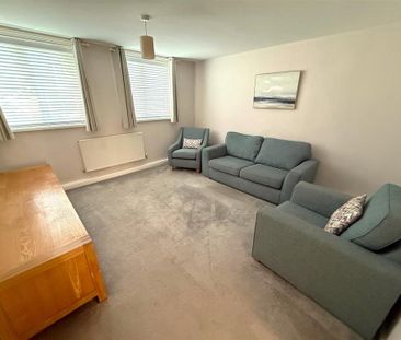 2 bedroom ground floor flat to rent - Photo 3