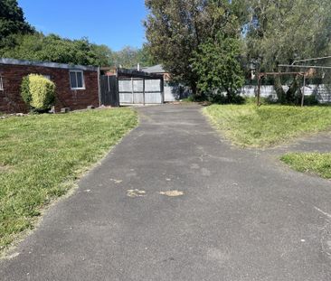 611 Ascot Street South, Redan - Photo 1