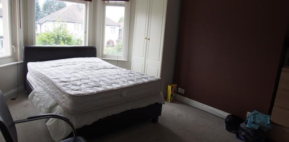 1 bedroom in a house share to rent - Photo 2