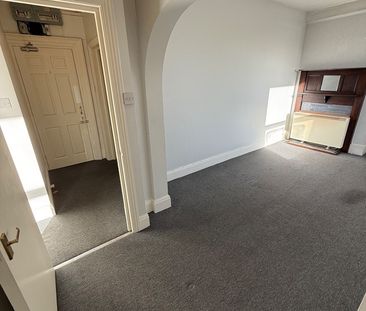 1 Bed Flat, Lawn Road, SO17 - Photo 2