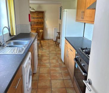 1 bedroom in a house share to rent - Photo 4