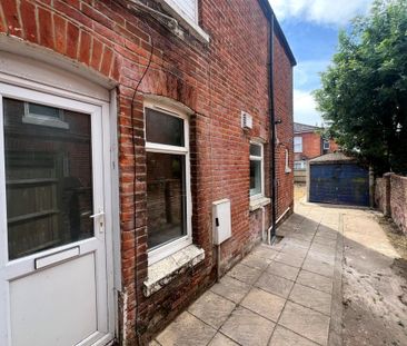2 bedroom maisonette to rent - Photo 2
