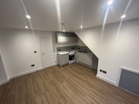 2 Bed Flat, Doggett Road, SE6 - Photo 3