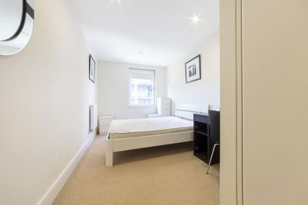 3 bedroom flat to rent - Photo 5