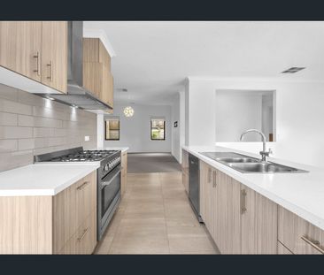 Cardinia Lakes gem made for year-round entertaining! - Photo 1