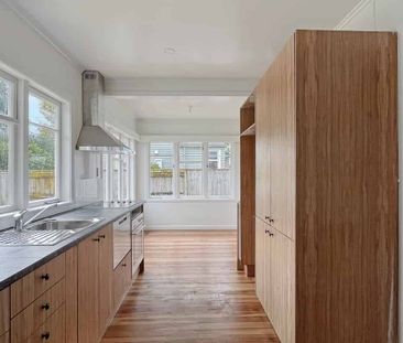 ROSLYN - 3 BEDROOM - Photo 2