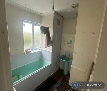 1 bedroom in a flat share to rent - Photo 5