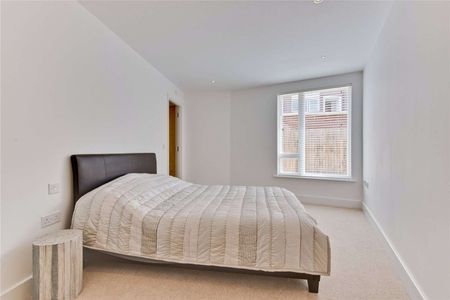 A luxury two bedroom apartment set in central Guildford. - Photo 5