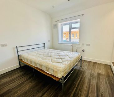 3 bedroom flat to rent - Photo 2