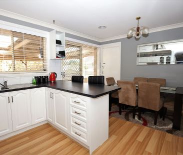 FAMILY FRIENDLY ENTERTAINER! - Photo 4