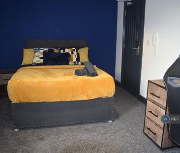 1 bedroom in a house share to rent - Photo 3