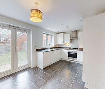 3 bedroom semi-detached house to rent - Photo 5