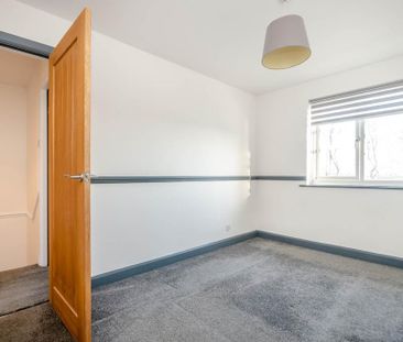 3 bedroom flat to rent - Photo 3