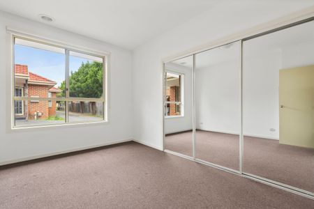 3 Bedroom Spacious Home! - Photo 2