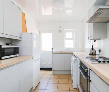 3 bed flat to rent in Warwick Street, Heaton, NE6 - Photo 4