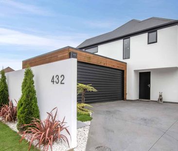 Style and Location - Photo 3