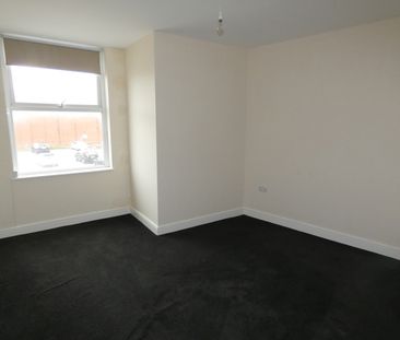 Tyldesley Road flat B - Photo 5