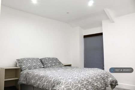 1 bedroom in a house share to rent - Photo 4