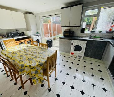 1 Bed Terraced House, Geary Road, NW10 - Photo 1