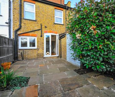 Terraced House to rent on - Photo 5