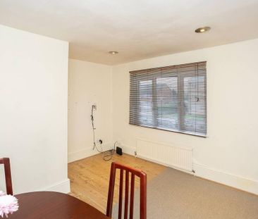 2 bedroom maisonette to rent - Photo 2