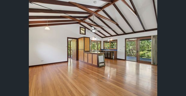 This well-appointed family home in Sunset Ridge - Photo 1