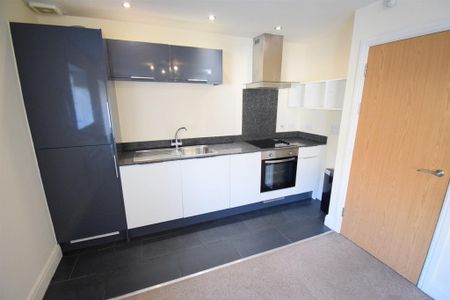 2 bedroom flat to rent - Photo 4
