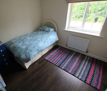 Terraced House to rent on - Photo 5