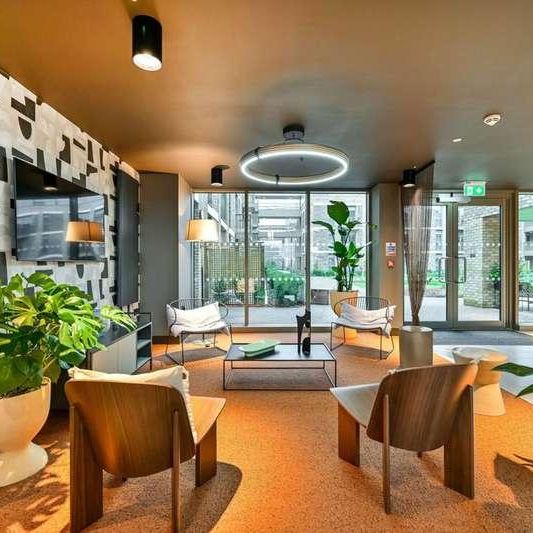 The Oakgate, Leatherhead, KT22 - Photo 1