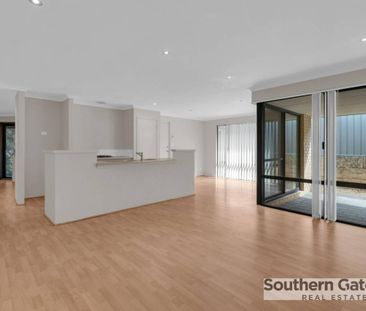 Spacious Family Home - Photo 2