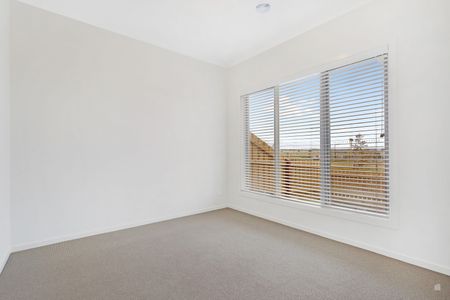 816 Eynesbury Road, Eynesbury VIC 3338 - House For Rent | Domain - Photo 2