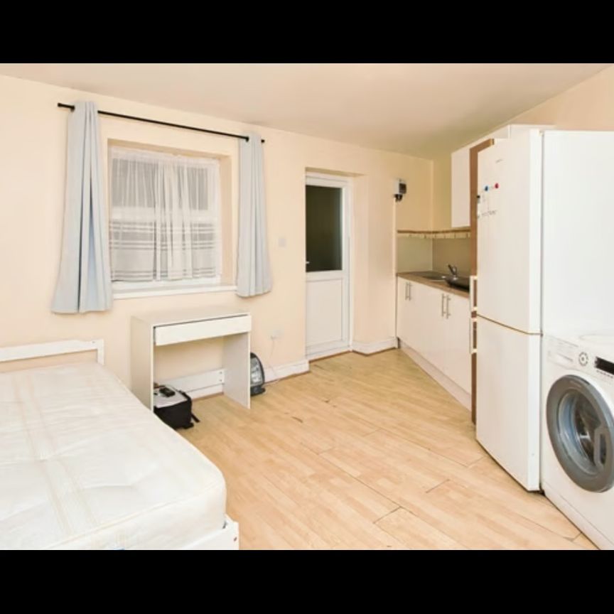 Studio Flat, London, IG11 - Photo 1