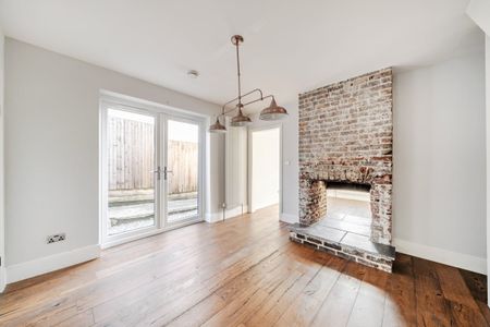 2 bedroom end of terrace house to rent - Photo 2