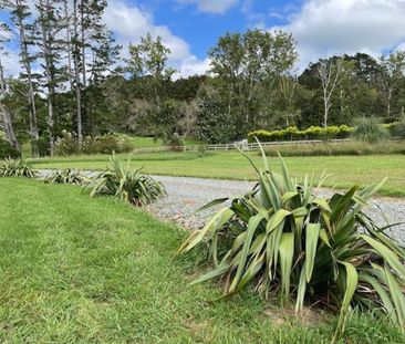 Charming country living with stunning views - Photo 4