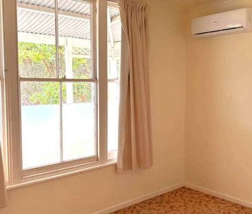 CUTE AS A BUTTON! - Photo 5