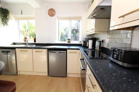 3 bedroom semi-detached house to rent - Photo 3