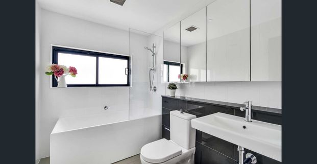 Top floor three bedroom apartment in The Birmingham - Photo 1