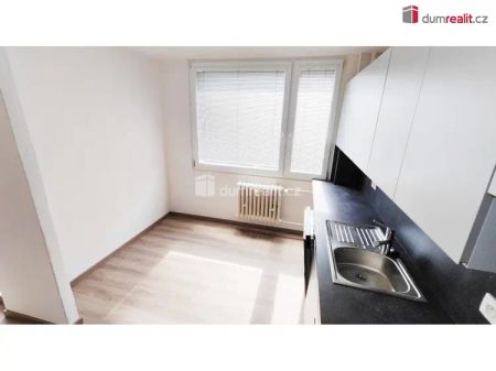 Světlý byt 2+1 po kompletní rekonstrukci, 62 m - Photo 2