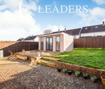 4 bedroom house to rent McKenzie Road, ME5 - Photo 1