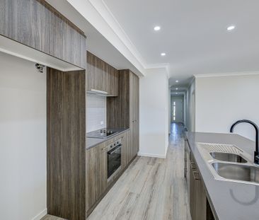 Large Modern Family Home! - Photo 3